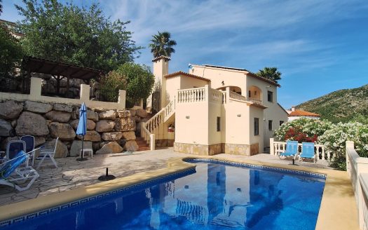 Beautiful villa with amazing mountain views in Pedreguer